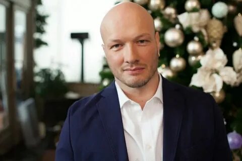 Актер который играет в пес