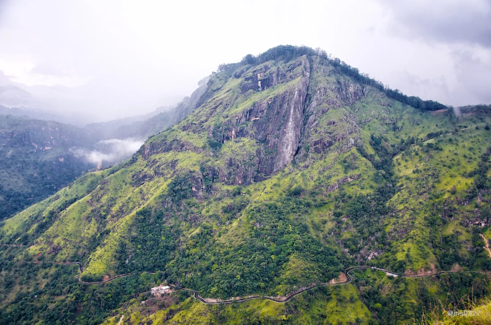 Малый адамов пик шри ланка. Пик Адама Шри-Ланка. Адамов пик (Adam's Peak). Шри Ланка гора пик Адама. Шри Ланка пик Адама восхождение.