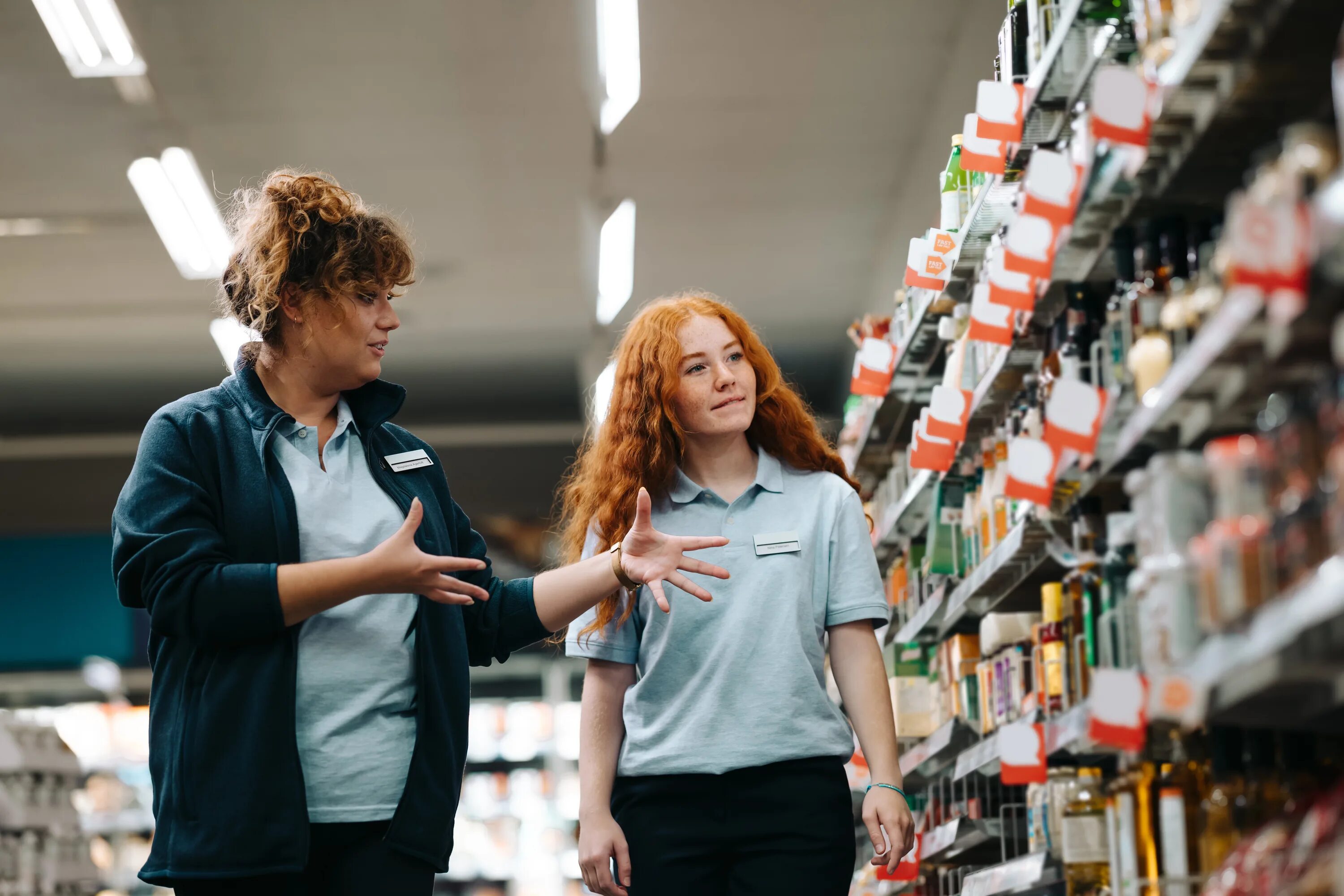 Store manager магазин. Store manager. Supermarket manager vacancy. Ритейл менеджер. Менеджер магазина картинка.