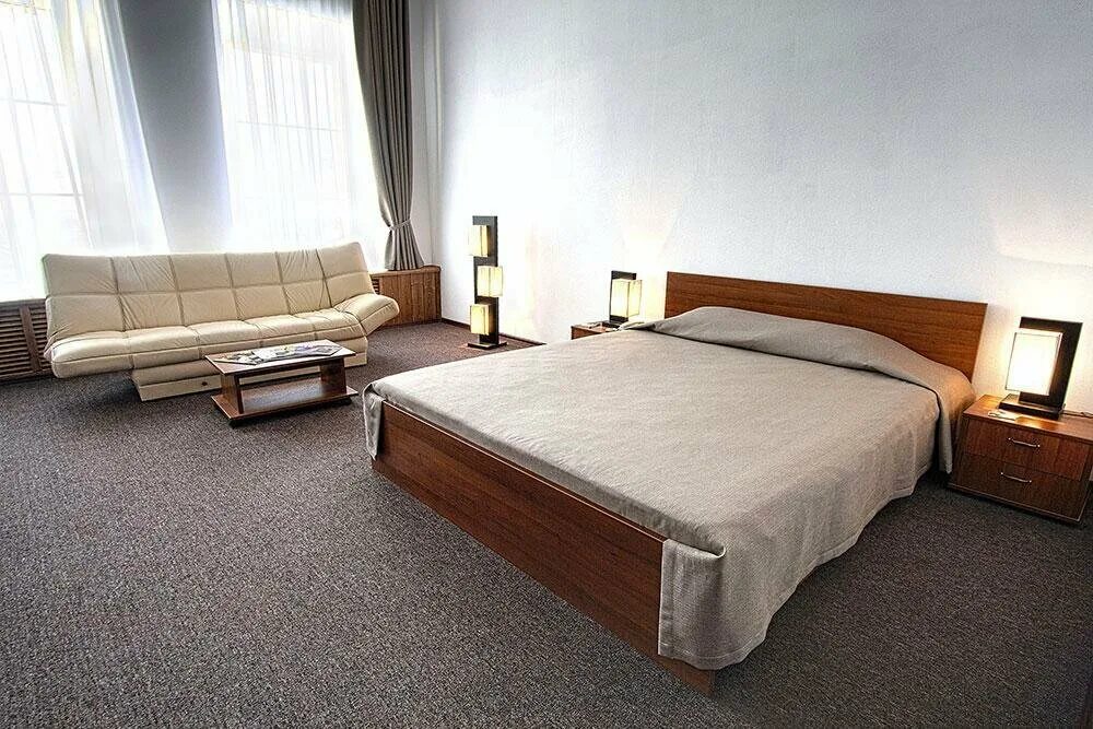 Гостиница старый город сатка. Отель старый город пенза. Отели города пенза. Гостиница пенза полулюкс. Город омск.