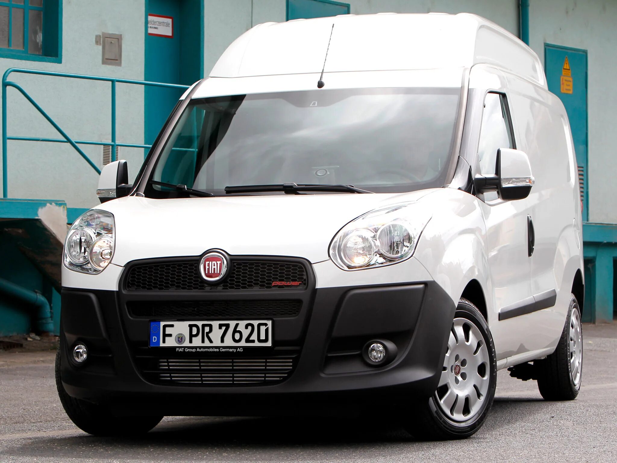 Fiat maxi. Fiat Doblo Cargo. Fiat Doblo Maxi. Фиат Добло 2012. Fiat Doblo Cargo Maxi.