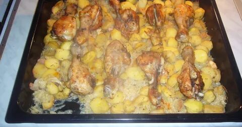 Капуста с куриными голенями в духовке