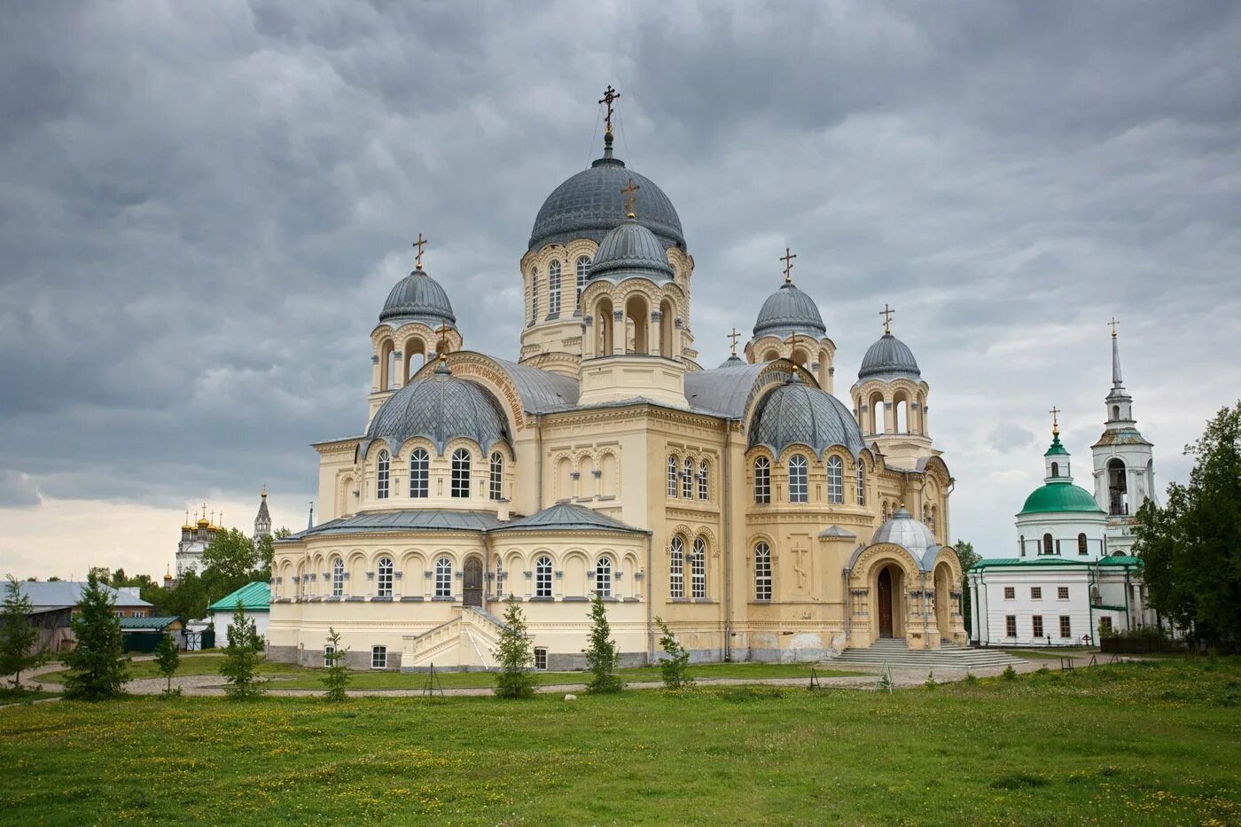 Храм в Верхотурье Свердловской области. Верхотурский храм Верхотурье. Николаевский монастырь Верхотурье. Сайт верхотурья монастырь