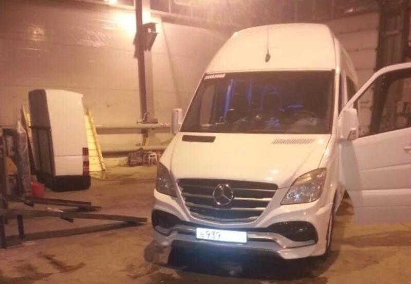 Бампер мерседес спринтер 906. Мерседес Спринтер 906. Mercedes Sprinter w906 тюнинг. Гидроборт Mersedes Sprinter 906. Бампер Спринтер 906 Луидор.