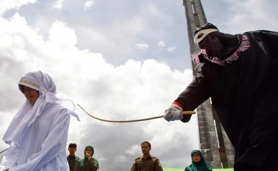 Смертная казнь в оаэ. Саудовская Аравия шариат. Казнь в Саудовской Аравии. Смертная казнь в Саудовской Аравии.
