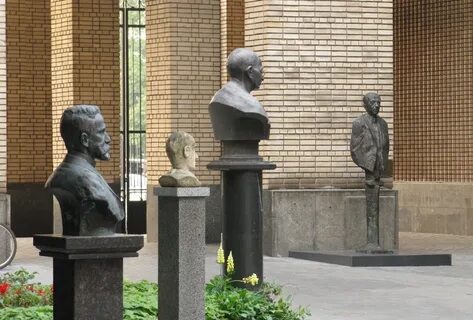 Литература двор