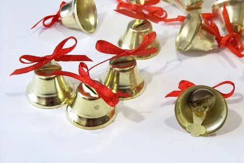 Школьный звонок и смех