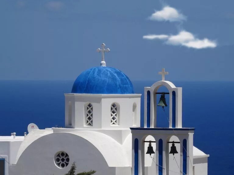Санторини православная греческая церковь. Greek orthodox. Христианство элладская православная церковь. Церковь святого георгия халкидики. Мадрид православный храм.