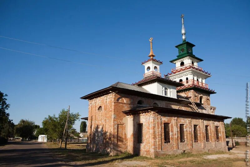 Хошеутовский хурул. Харабалинский район Хошеутовский хурул. Хошеутовский хурул в Астраханской области район. Астрахань речное хурул. Калмыцкий хурул в Астраханской области.