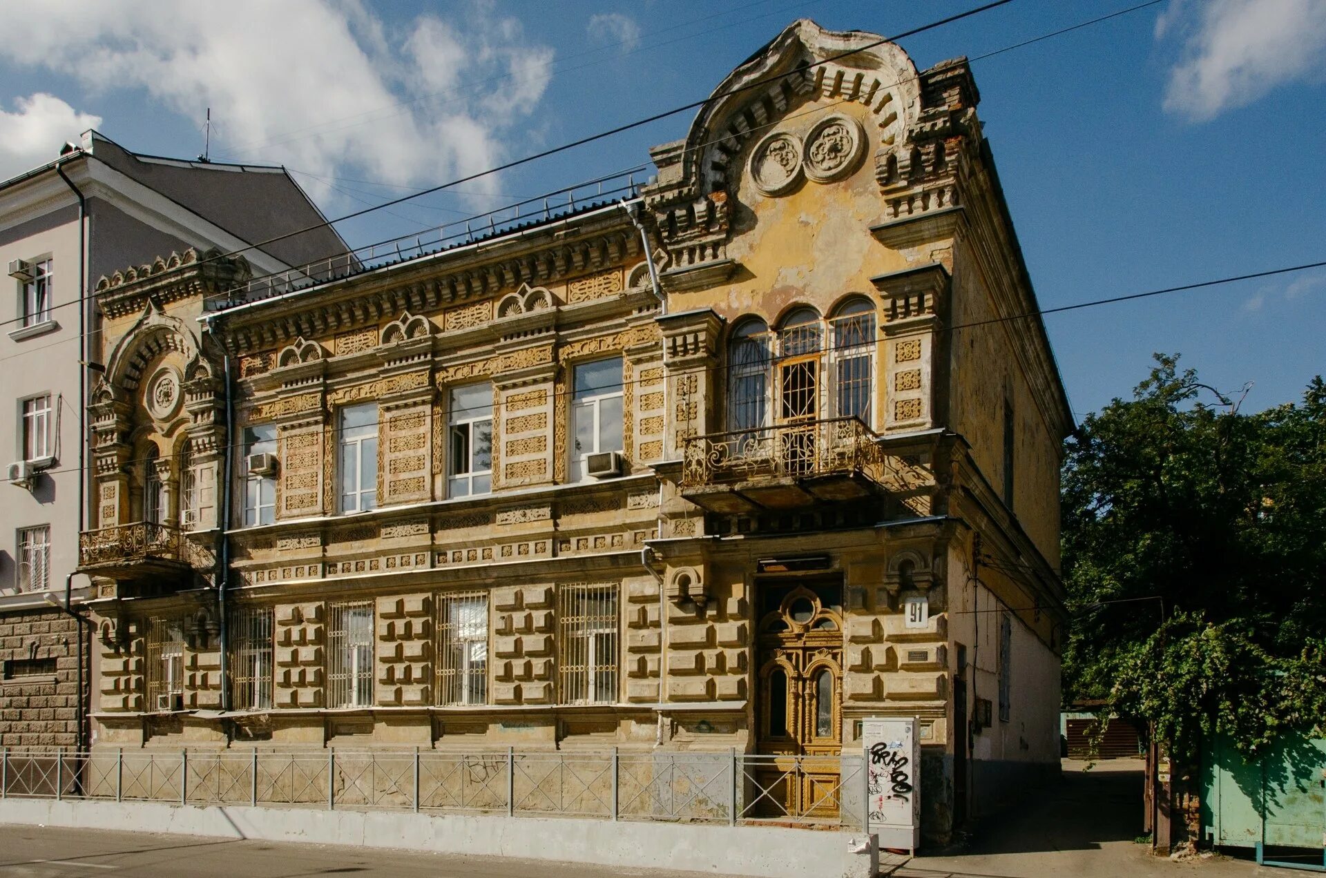 Ростов дос. Особняк ивана куксы, конец xix века. станиславского, 91.. станиславского 91. доходный дом ростов на дону станиславского. особняк куксы ростов на дону.