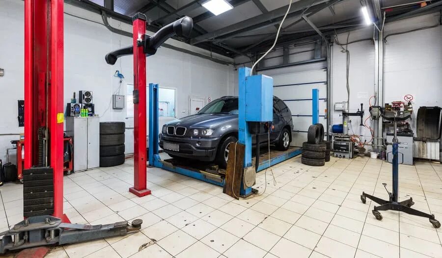 Два автосервис. Свой автосервис мебельная 2. Автосервис на двоих. Два автосервис. Два товарища автосервис.