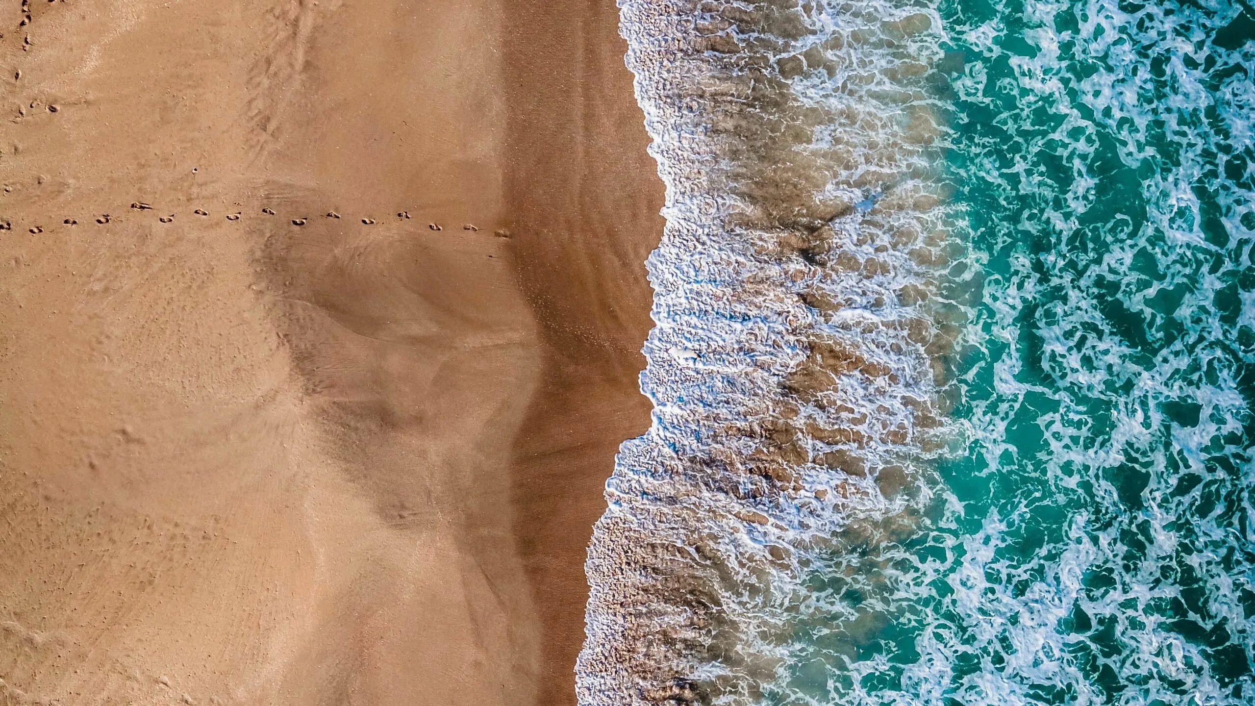 Why some beaches have clear water and others are murkier - YouTube