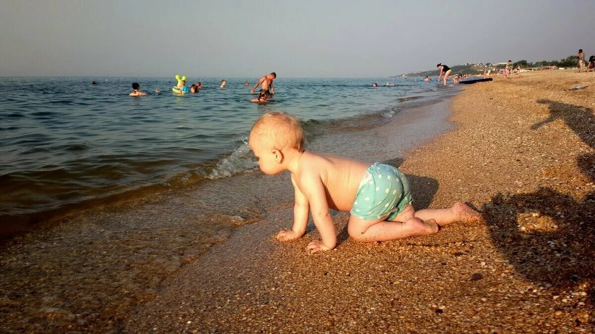 Дети на Азовском море. Пляжи Азовского моря дети. Детские пляжи на Азовском море. Голубицкая Азовское море.