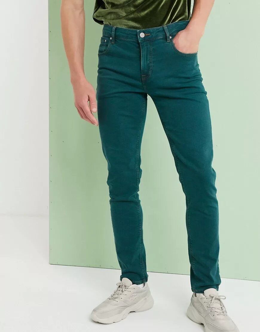Джинса зеленая купить. Джон Девин зеленые джинсы. Зеленые джинсы мужские. Темно зеленые джинсы мужские. Сине зеленые джинсы.