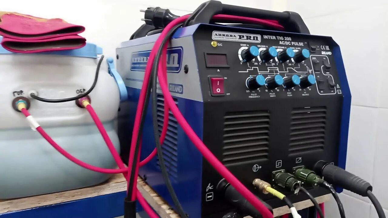 Aurora pro inter tig 200 pulse. Сварочный аппарат Aurora Tig 200 AC/DC. Сварочный аппарат AURORAPRO Inter Tig 200 AC/DC Pulse. Aurora Pro Inter Tig 200.