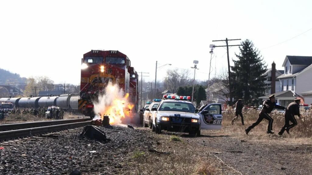 2001 год поезд. Niigata rotary railroad. 2001 год поезд. Sd40-2 № 8888. Неуправляемый поезд 777 реальная.