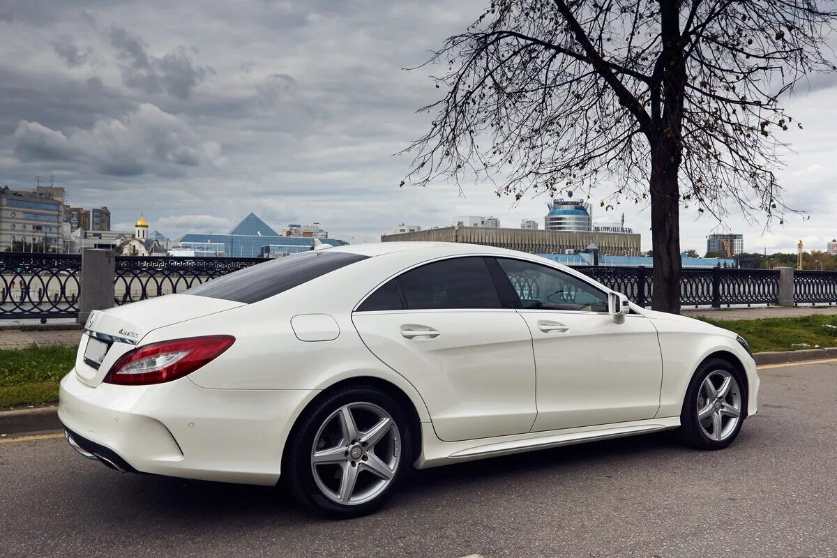 Цлс 218. Mercedes Benz CLS 218 белый. Мерседес CLS 500 белый. Mercedes Benz CLS 400. Мерседес CLS 400.