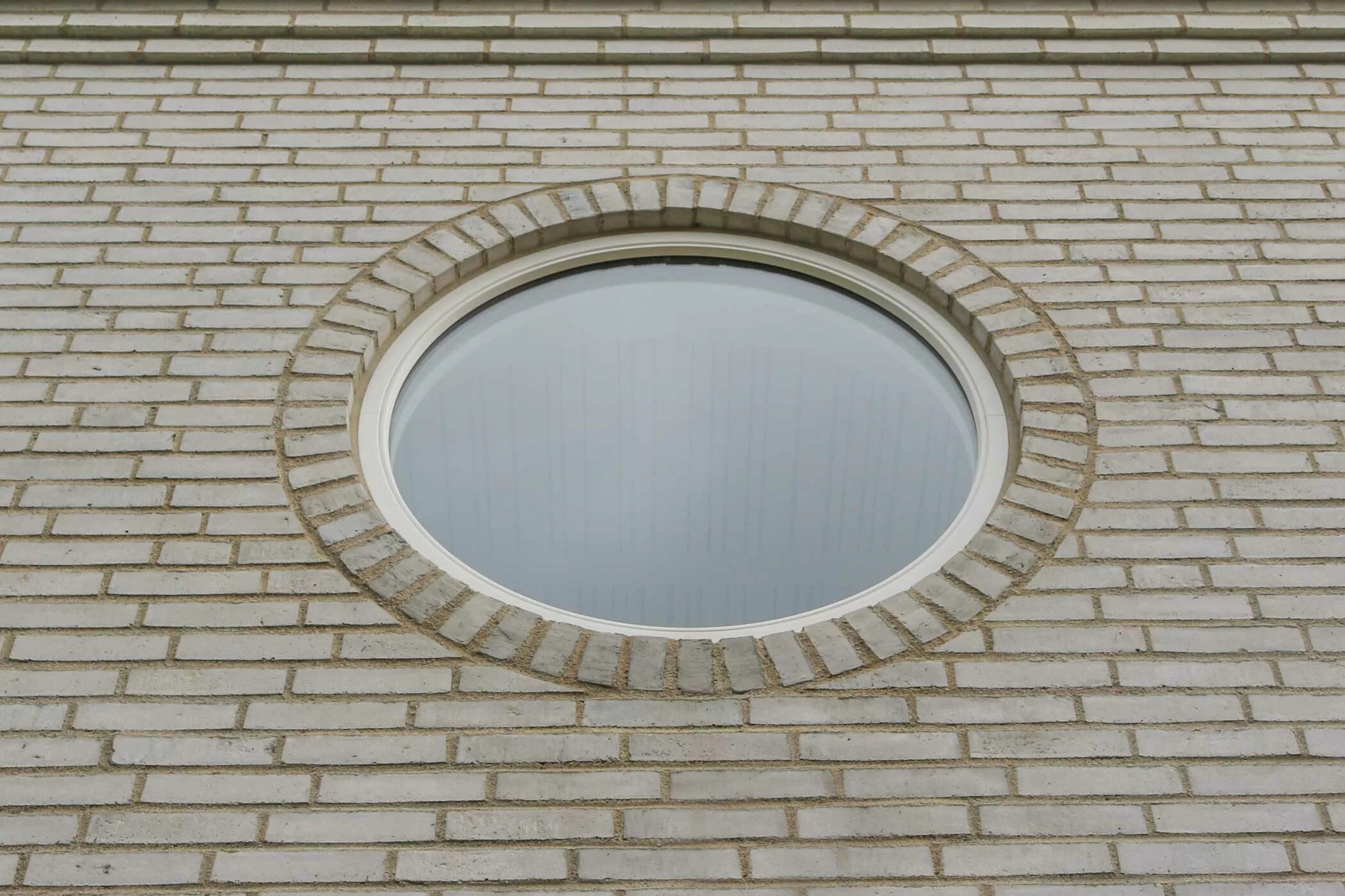 Круглые пластиковые окна открывающиеся. Круглые окна пвх. Круглое окно пвх. Круглые пластиковые окна. Круглое окно.