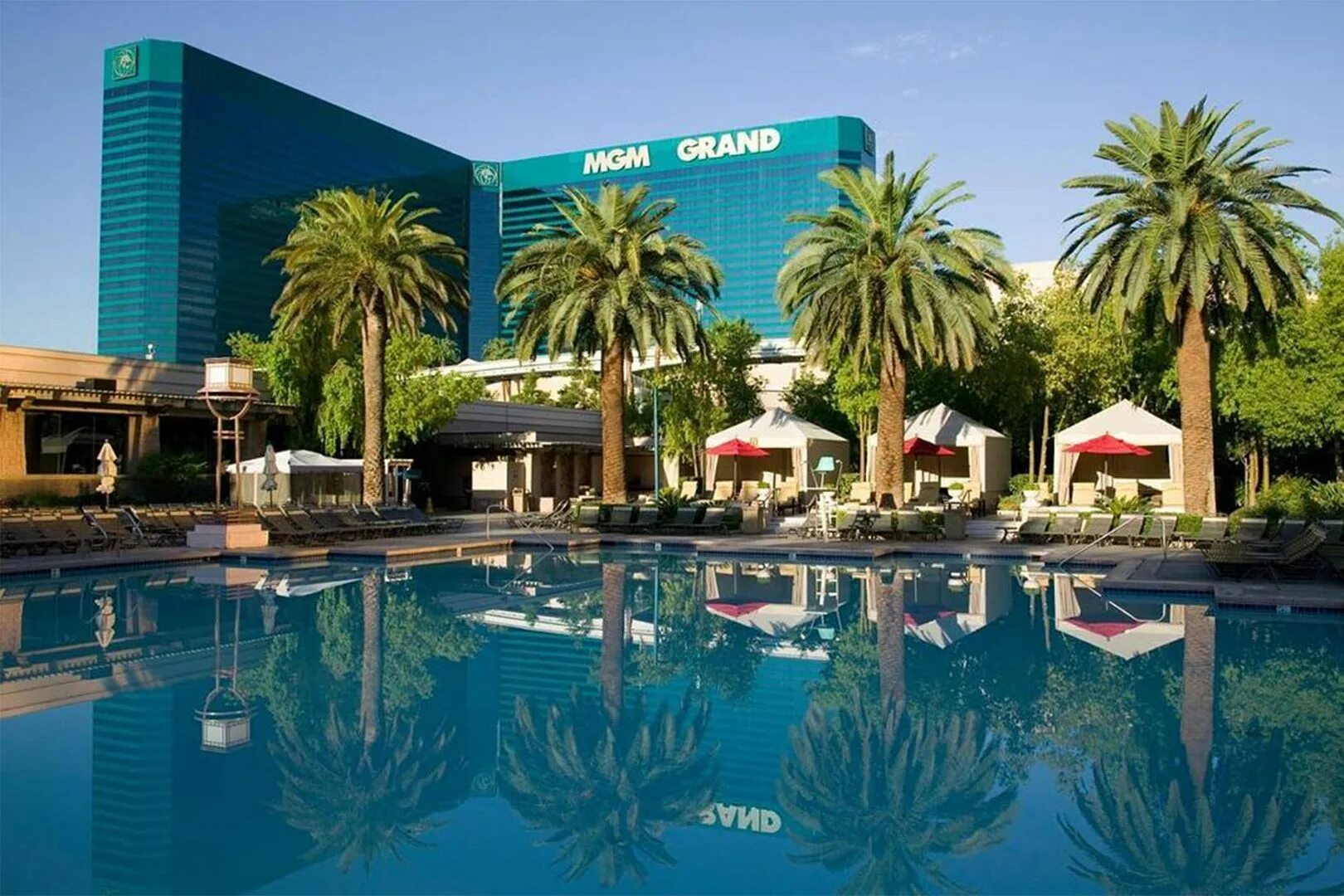 Vegas grand топ. Отель MGM Grand в Лас-Вегасе. Лас Вегас отель MGM. MGM Grand Hotel & Casino. Казино MGM Grand в Лас-Вегасе.