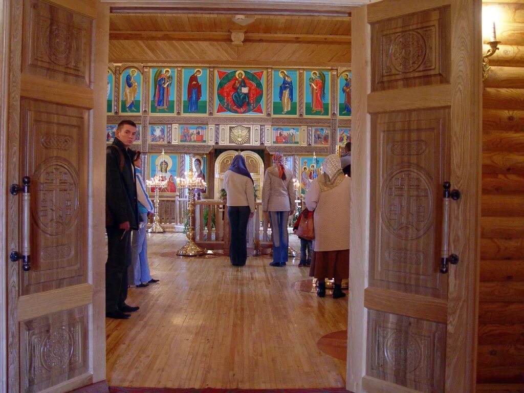 двери в храм. двери храма христа спасителя. открытая дверь в храм. храм вооружённых сил масонские символы. что находится за дверью церкви.