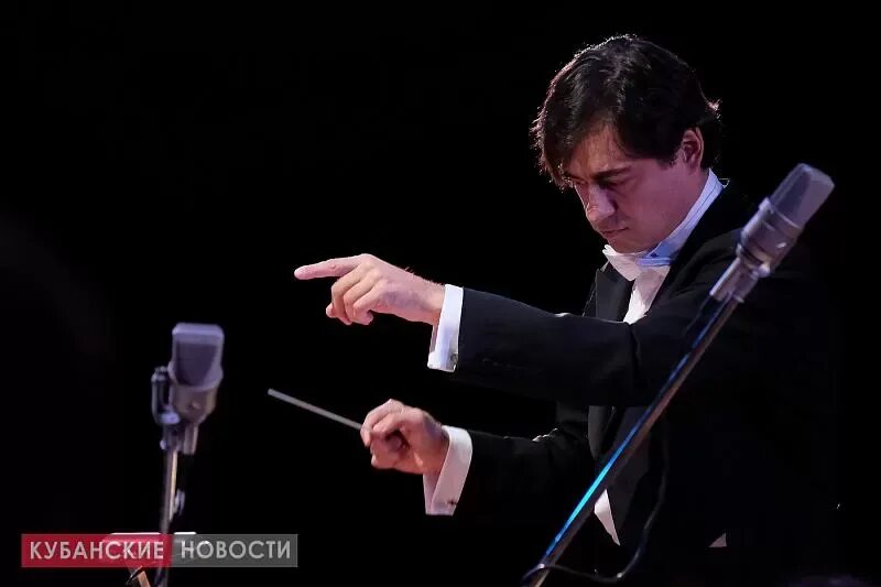 франц вельзер-мёст дирижер. михаил юровский дирижер. самуэль галь альтерович дирижер. алексей кожухарь дирижер. музыкант руководитель оркестра.