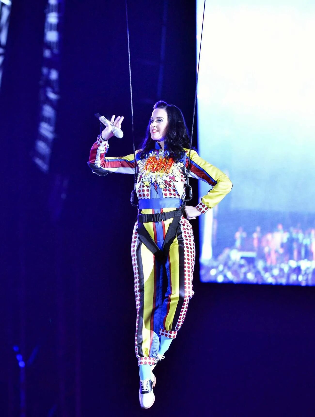 Katy perry prismatic world tour програмка. Кэти перри 18. Katy perry 2010. Katy perry roar. Katy perry the end.