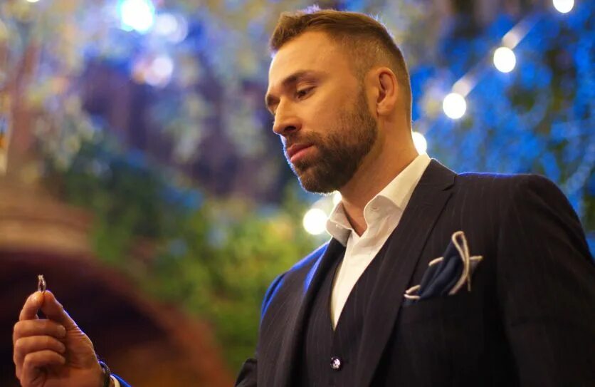 Новый холостяк на тнт. Тнт шоу холостяк батрутдинов. Украинский холостяк 10 сезон макс михайлюк. Холостяк все выпуски. Холостяк все выпуски.