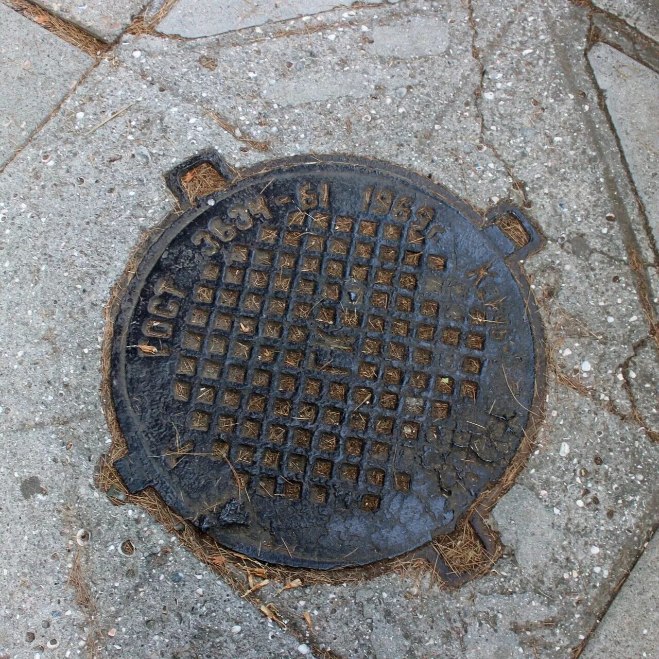 Сколько весит люк чугунный канализационный. Люк л а15 размеры. Сколько весит канализационный люк. Сколько весит канализационный люк. Сколько весит канализационный люк.