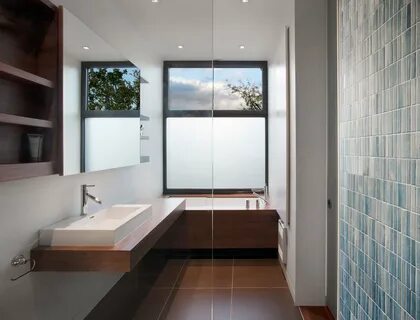 Дизайн ванных комнат с окном (40 фото) .