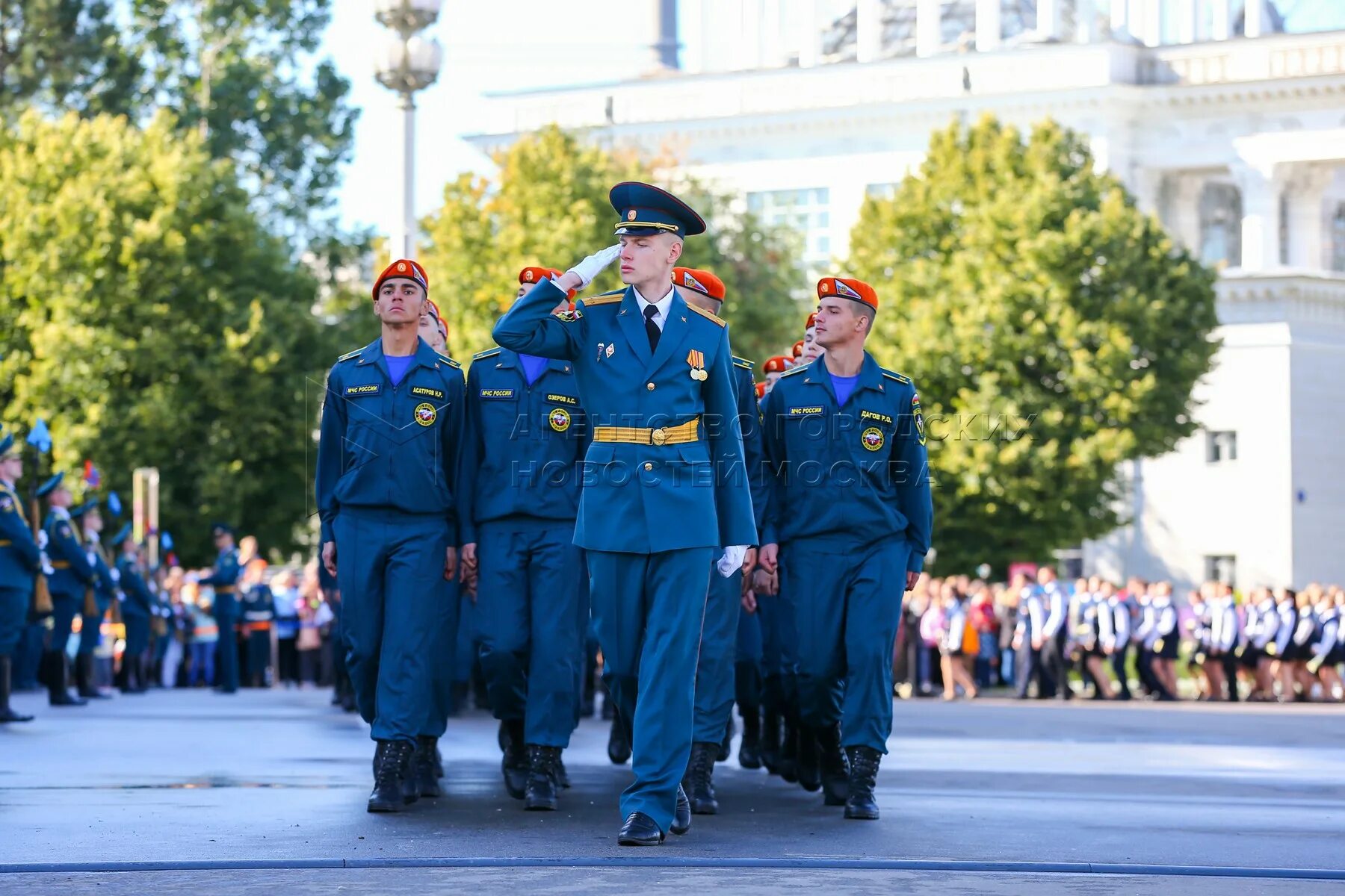 Курсанты ГПС МЧС ВДНХ. Академия МЧС ВДНХ. Академия ГПС МЧС России курсанты. Клятва курсантов Академии МЧС на ВДНХ.