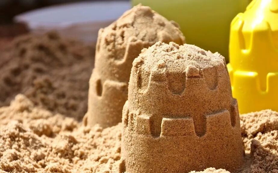 Песок. Песок для песочницы. Кулич из песка. Домик из песка.