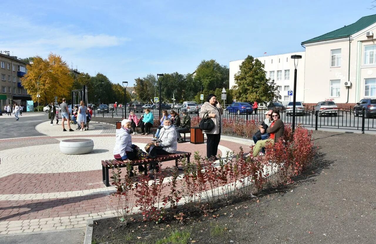 Город Октябрьский Самарская область. Площадь города Октябрьск. Октябрьск Самарская область площадь. Октябрьск Самарской области Центральная площадь. Сайты октябрьска самарской области