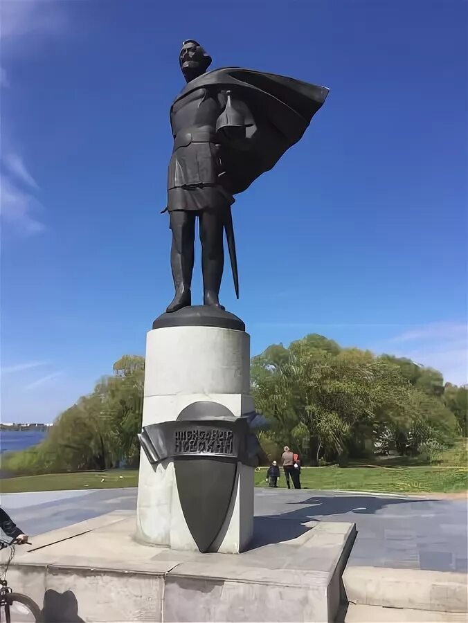 Где памятник александру невскому в нижнем новгороде. Памятник Александру Невскому в Великом Новгороде. Памятник Александру Невскому в Великом Новгороде на набережной. Памятник Александру Невскому Великий Новгород 2014.