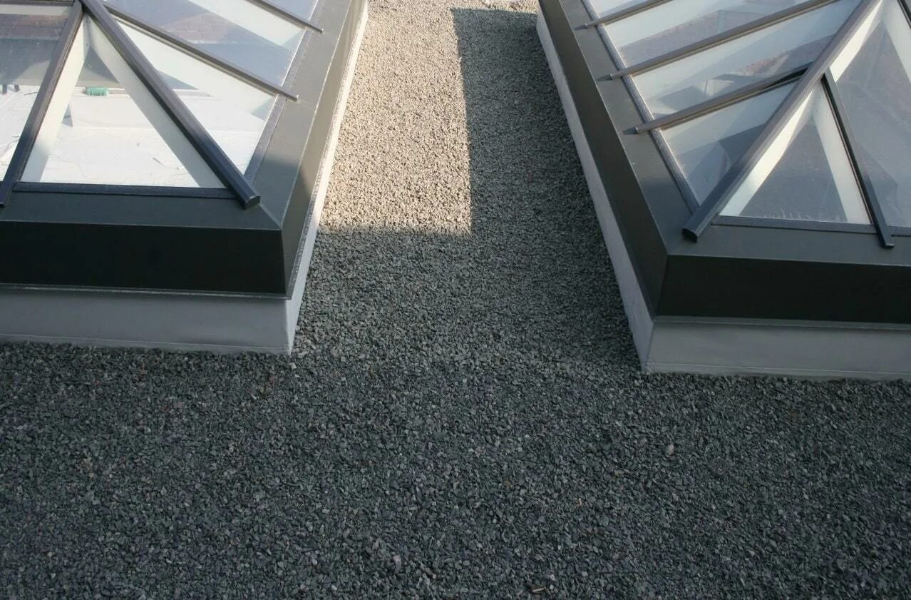 Flat roofing. Кровля балласт ТЕХНОНИКОЛЬ. Балластная эксплуатируемая кровля. Гравий на плоской кровле. Эксплуатируемая плоская кровля.