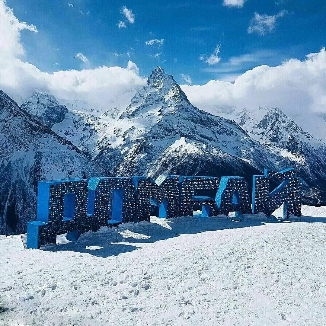 Домбай в декабре фото. Отдых в домбае в декабре 2023. Домбай курорт горы. Домбай декабрь курорт. Домбай в декабре 2022.