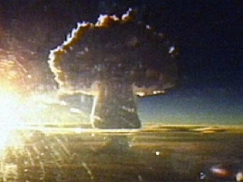 Самые мощные ядерные взрывы в истории. Царь-бомба (ан602) – 58 мегатонн. Полигон новая земля царь бомба. Ан602 царь-бомба взрыв. Царь бомба 30 октября 1961.