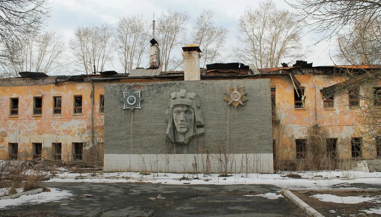 Челябинское танковое военное училище. Танковое училище Челябинск. Заброшенное танковое училище Челябинск. ЧВТКУ Челябинское высшее танковое командное училище. Бывшее танковое училище