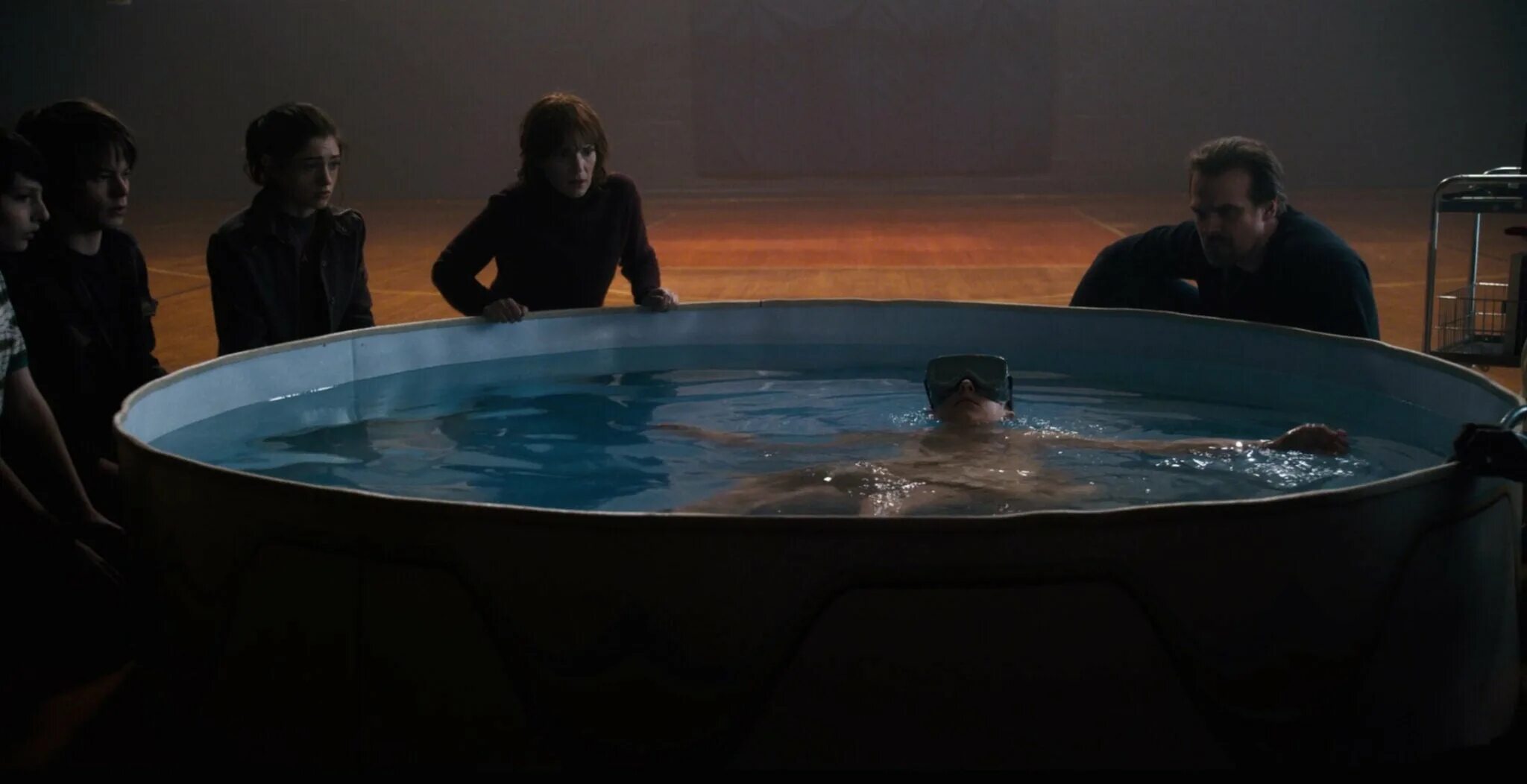 Stranger things Sensory Deprivation Tank. Очень странные дела оди в ванне. Очень странные дела оди в воде. Floating in class scary video