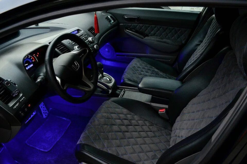 Чехлы на хонда цивик. Авточехлы хонда цивик 4д. цивик 4д салон. honda civic 2008 тюнинг салона. чехлы на хонда цивик 4д 2008.