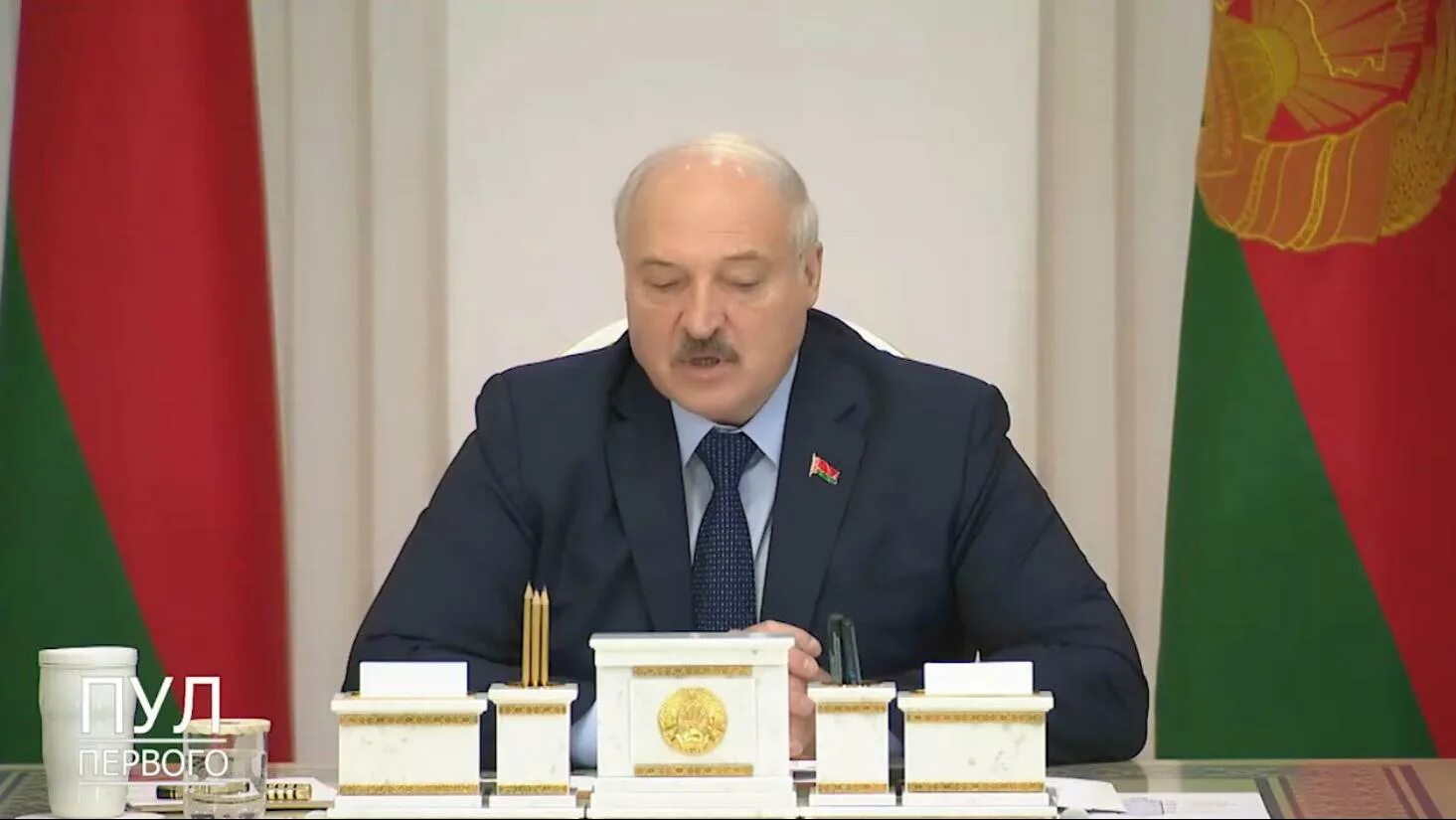 Выступление лукашенко на всебелорусском. Лукашенко на всебелорусском собрании. лукашенко диктатор. лукашенко картошка.