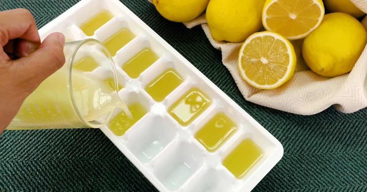 Можно ли лимонной. Заморозка сока. Лимонные кубики льда. Сок для заморозки. Лимон в морозилке.