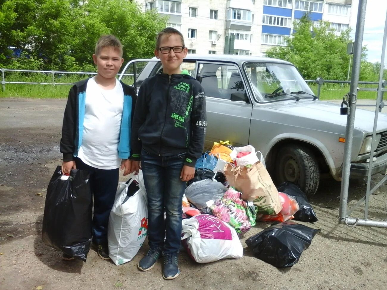 люди сарапула. улица змея из боснии фото 1990е. кинотеатр октябрь сарапул. набережная сарапул до и после. фото центра города сарапула 2023 год.