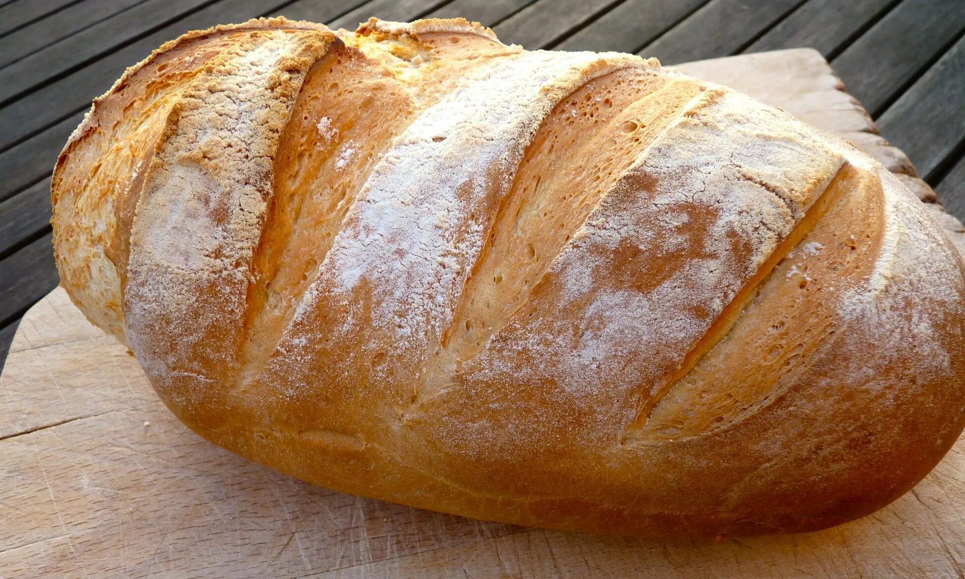 Большое хлебобулочное изделие