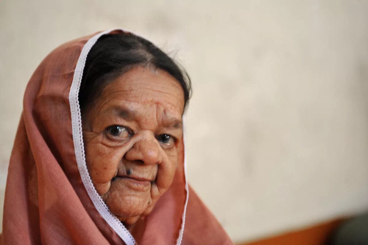 Нарядить ребенка бабушкой. Бабуся. Самая маленькая бабушка. Самая маленькая бабушка в мире. Маленькая бабка.