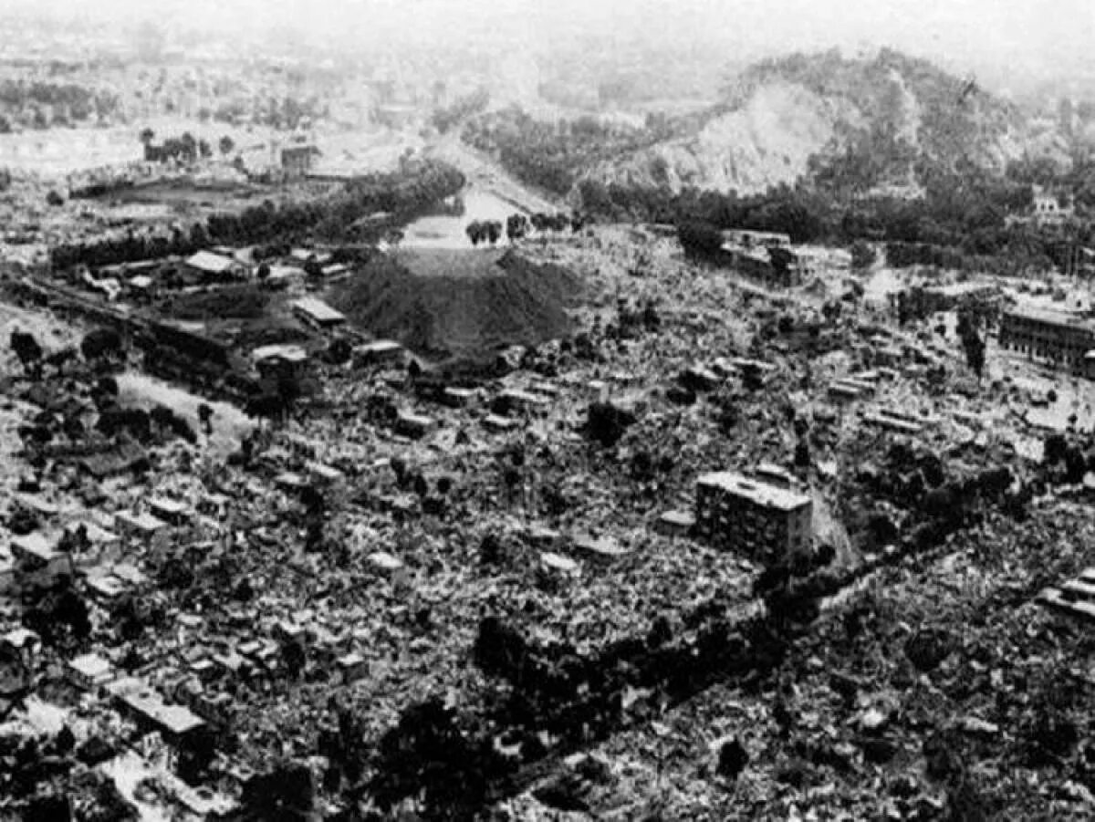 Таншаньское землетрясение 1976. Тянь-Шань землетрясение 1976. Таншань Китай землетрясение. Самое Разрушительное землетрясение в Таншане.