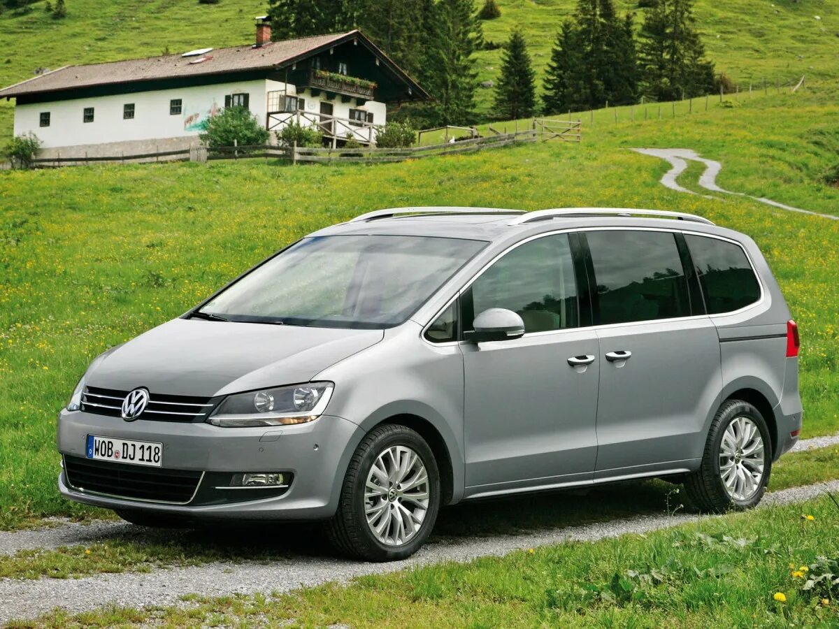 Volkswagen sharan года выпуска. Ыолбваген шарен. Фольксваген Шаран. Фольксваген Шаран 2010 года. Фольксваген Шаран 2022.