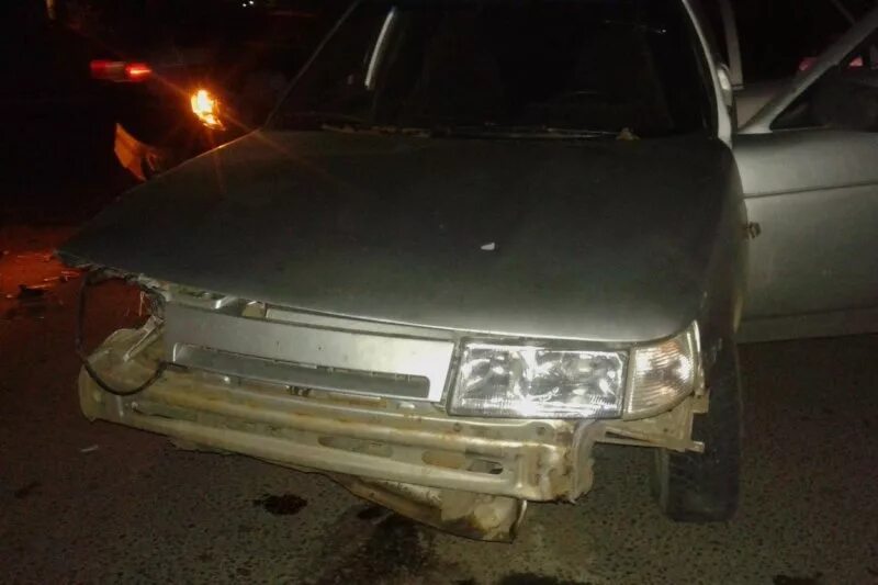 Разбитые вазы 2110. Вазбитаяваз2112. авария ваз 2112 серебристый. ваз 2112 битая. разбитый ваз 2110 серебристый.