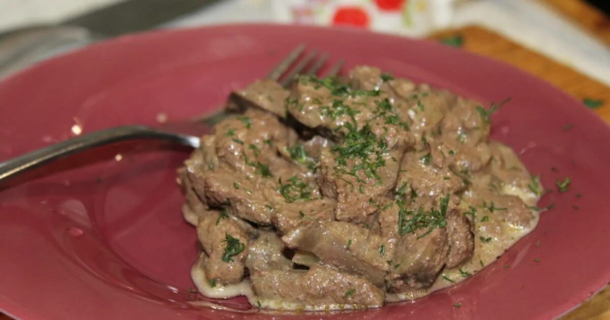 Бифстроганы из печени говяжьей. Бефстроганов из куриной печени. бефстроганов с печенью говяжьей. бефстроганов максимилиан. бефстроганов с куриной печенью.