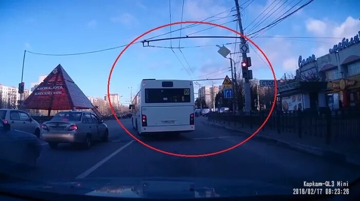 Нарушение пдд проезд на красный. Штраф за проезд на красный свет. штраф с камеры за проезд на красный свет. красная камера. камера проезда на красный свет.