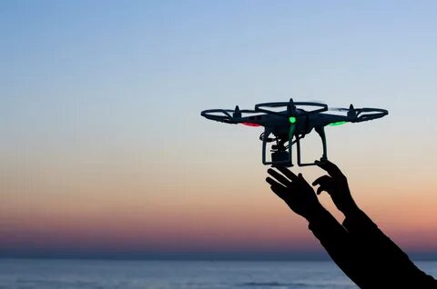 Flying drone with camera on the sky at sunset - Главные новости России сегодня: 